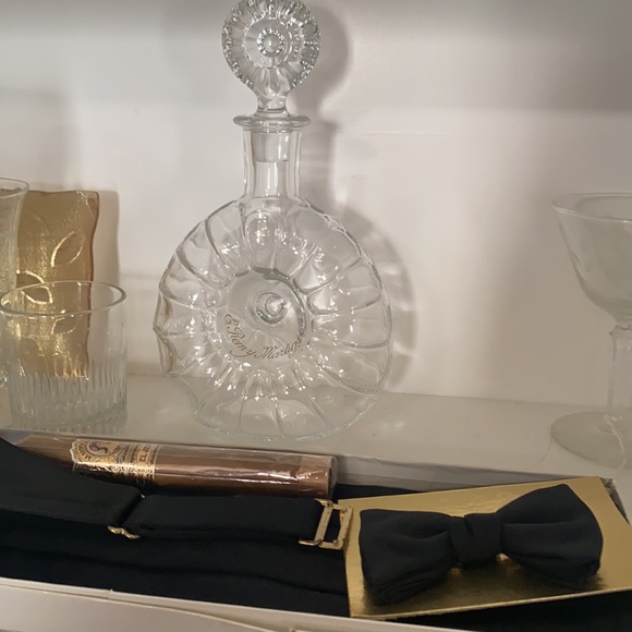 Baccarat Crystal made in France signee empty bottle 750 ML size . Price FIRM - Picture 10 of 10